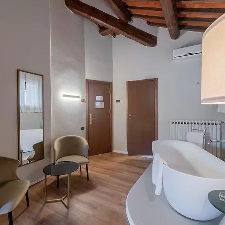 Gattapone Hotel